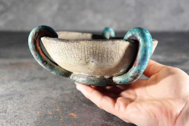 Ciotola di ceramica raku antica realizzata a mano ed ispirata allo stile orientale, color turchese