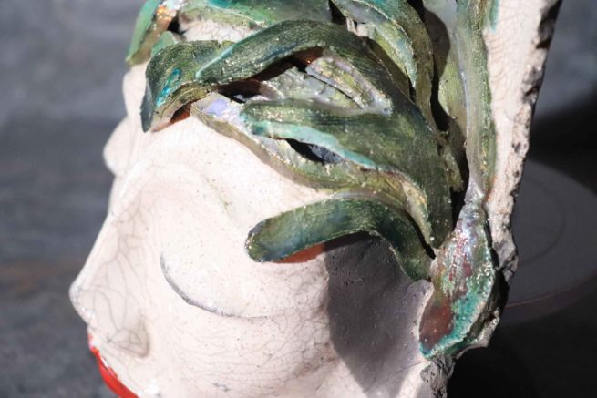 Maschera artigianale di ceramica raku "Artemide", fatta a mano ispirata dall'antica mitologia greca