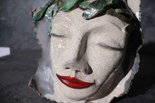 Maschera autentica di ceramica raku "Artemide", fatta a mano ispirata dall'antica mitologia greca