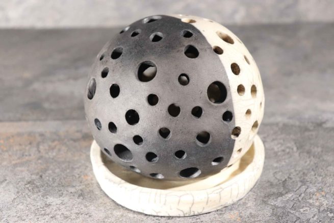 Porta lampada di ceramica raku giapponese a sfera bianco nero