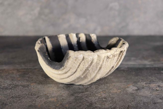 Svuota tasche bianco nero raku di ceramica artistica