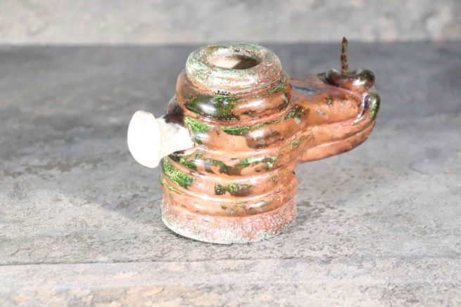 Lampada ad olio realizzata in ceramica raku con la tecnica colombino di tradizione antica