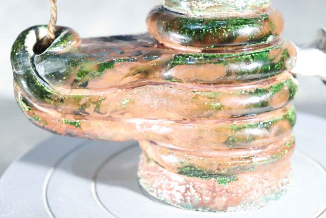 Lampada ad olio realizzata in ceramica raku con la tecnica colombino di tradizione antica