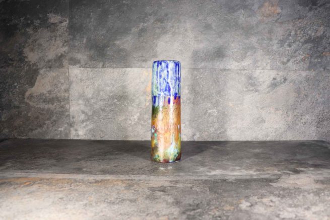 Ceramica raku vaso cilindrico alto, blu e marrone con sfumature ramate