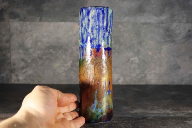 Vaso alto ceramica raku cilindrico, blu e marrone con sfumature ramate