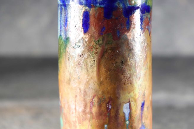 Vaso in ceramica raku cilindrico alto, blu e marrone con sfumature ramate