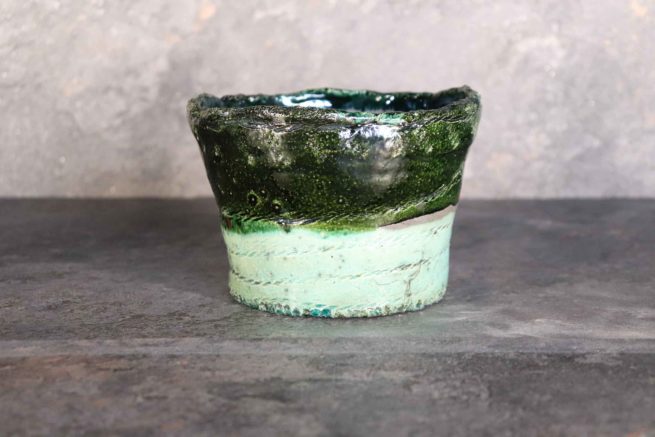 Vaso verde di ceramica raku