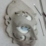 Maschera ceramica raku veneziana viso artistico donna in argilla refrattaria