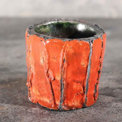 Vaso raku portaoggetti rosso creato in ceramica artistica