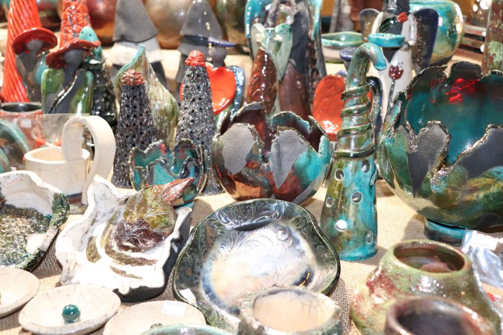 Oggetti natalizi in Ceramica Raku di Cici Art Clay al Mercatino di Natale Asti 2021