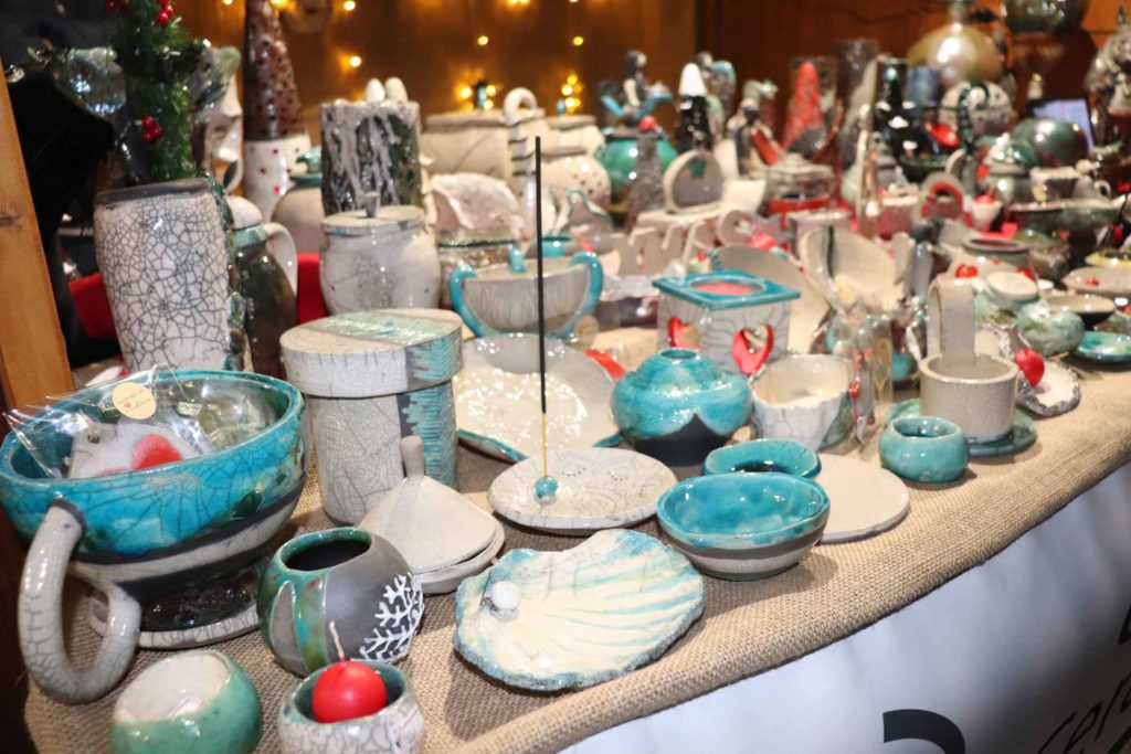 Brucia incenso turchese in Ceramica Raku di Cici Art Clay al Mercatino di Natale Asti 2021