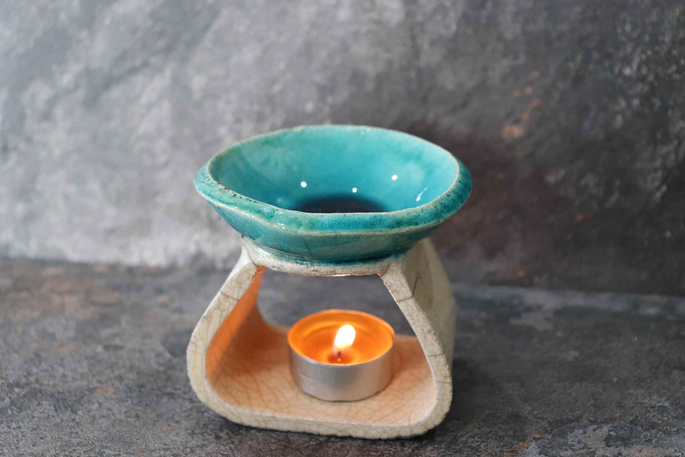 Bruciatore Per Oli Essenziali In Ceramica Smaltata - Lampada A Candela Profuma Ambiente - 12x12 Cm