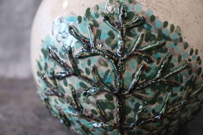 Vaso ceramica raku bianco decorato con il motivo dell’albero della vita