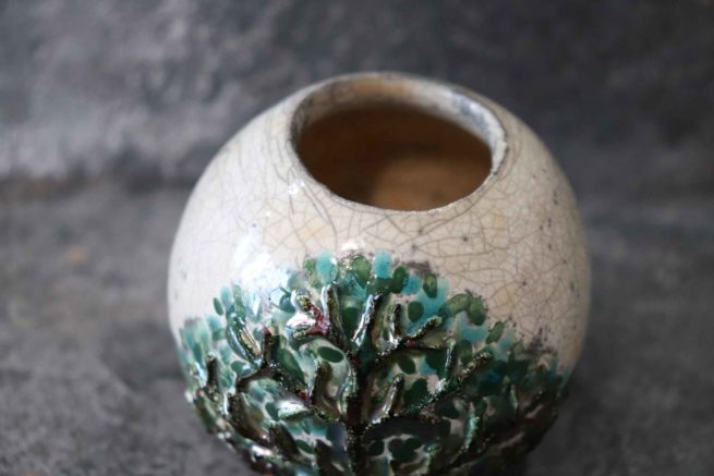 Vaso raku albero verde in ceramica artistica, realizzato interamente a mano