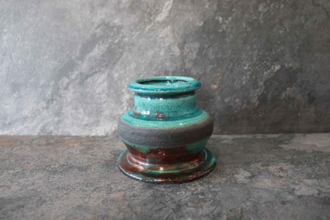 Vaso raku ceramica turchese ramato, design antico stilizzato con varie sfumature di colore