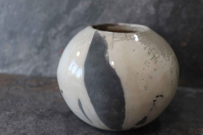 Vaso arte raku corallo rosso fatto a mano con la tecnica raku