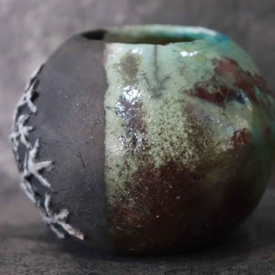 Vaso ceramica raku tondo turchese motivo corallo bianco