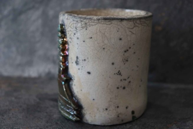 Vaso di ceramica raku Torino realizzato interamente a mano con lavorazione artigianale utilizzando la tecnica raku