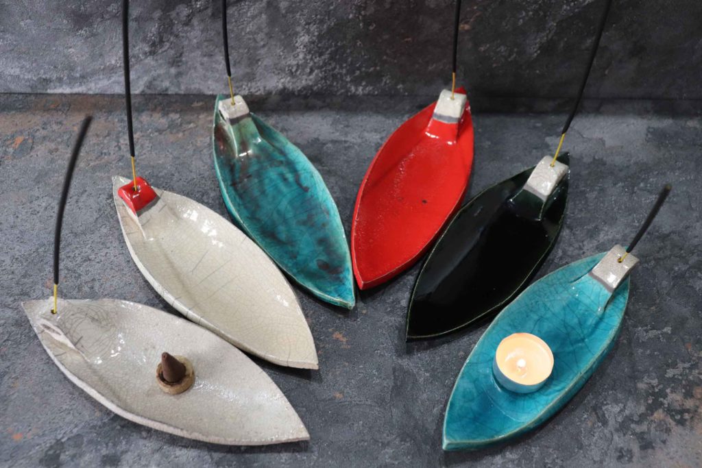 1 Pezzi Bastoncino di Incenso a Forma di Foglia, Porta Incenso Ash Catcher, Porta Incenso a Forma di Foglia, Porta Bastoncini di Incenso in Porcellana per L'ottimizzazione Dell'aria, Yoga, Meditazione