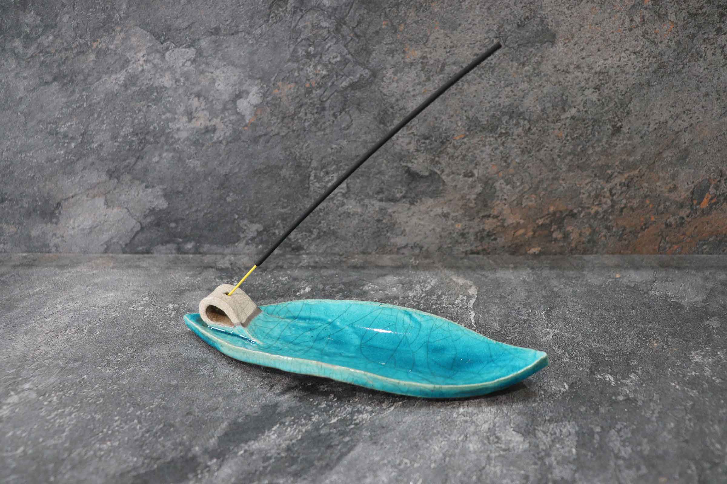 Usha Porta Incenso A Torre In Pietra Naturale (Softstone) Blu, Motivo Floreale, 27,5 Cm, Con Base
