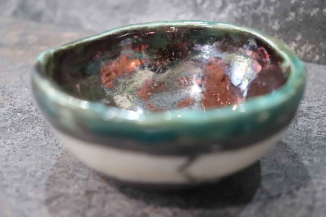 Ciotola in ceramica raku vaso fatto amano, lavorazione artigianale raku, vaso d'arredo raku, portagioie raku