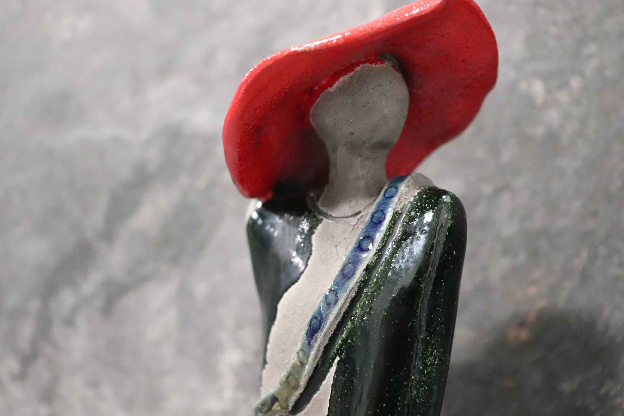 Scultura da parete “volto nascosto” - Cici Art Clay