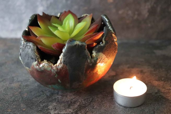 Vaso in ceramica raku artistica "Gaia" . Un design moderno, innovativo, multifunzionale. Realizzato con la tecnica raku interamente a mano.