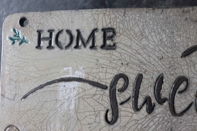  Targa in ceramica raku " home sweet home" è un oggetto artigianale interamente fatta a mano. Un oggetto d'arredo che può impreziosire la vostra casa.