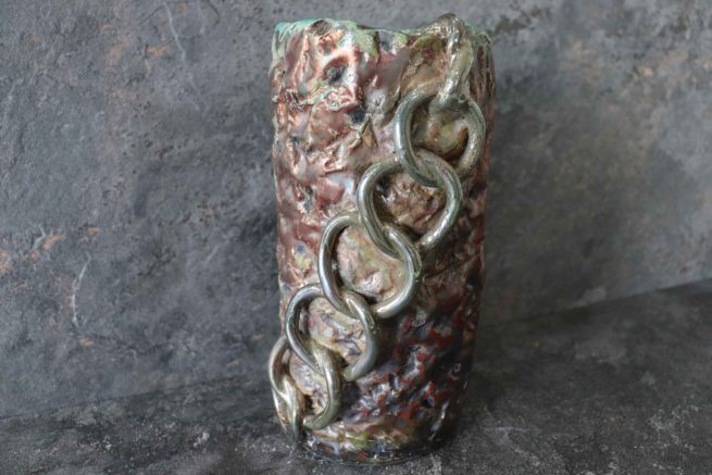  Vaso " catena d'oro" in ceramica artistica raku. Manufatto artigianale creato e decorato interamente a mano.