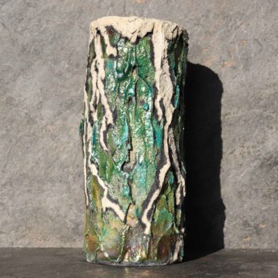 Il Vaso Albero della Connessione è un pezzo d’arte straordinario realizzato con la tecnica raku