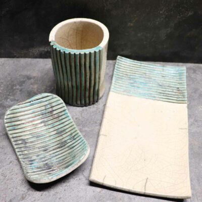 Esplora l'arte artigianale con il nostro Tris Arredo Bagno in Ceramica Raku.